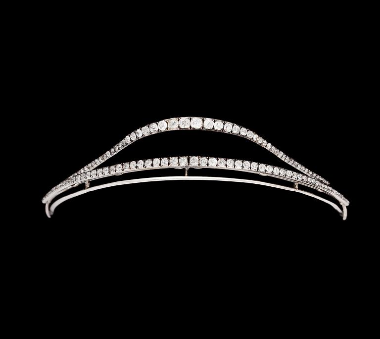 DIADEM, antikslipade diamanter, tot. ca 8-10 ct, i två rader. 1800-talets mitt.