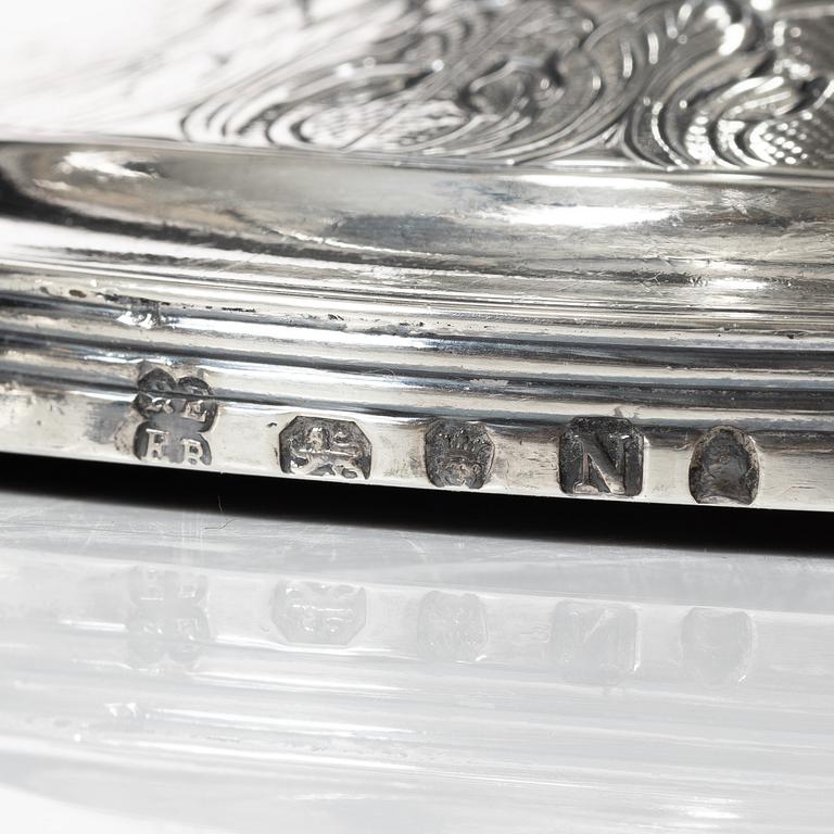 Rebecca Eames & Edward Barnard, a silver cup with lid, London, 1808.