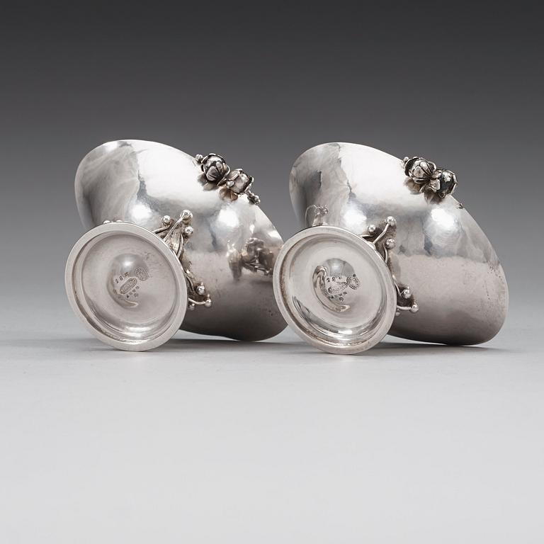 GEORG JENSEN, skålar, ett par, Köpenhamn ca 1915-21, design nr 235,