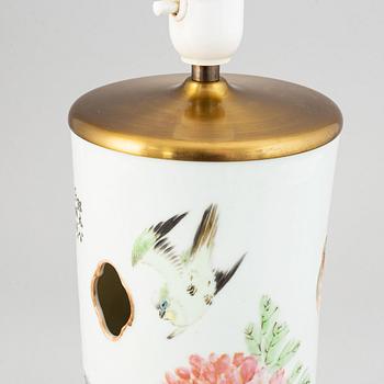 A famille rose hat stand, turned into table lamp, early 20th century.