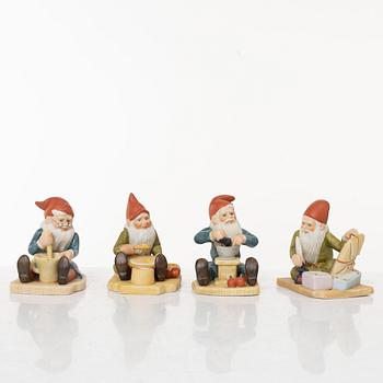 Jenny Nyström, after, after. 14 figurines, Kalmar Läns Museum.