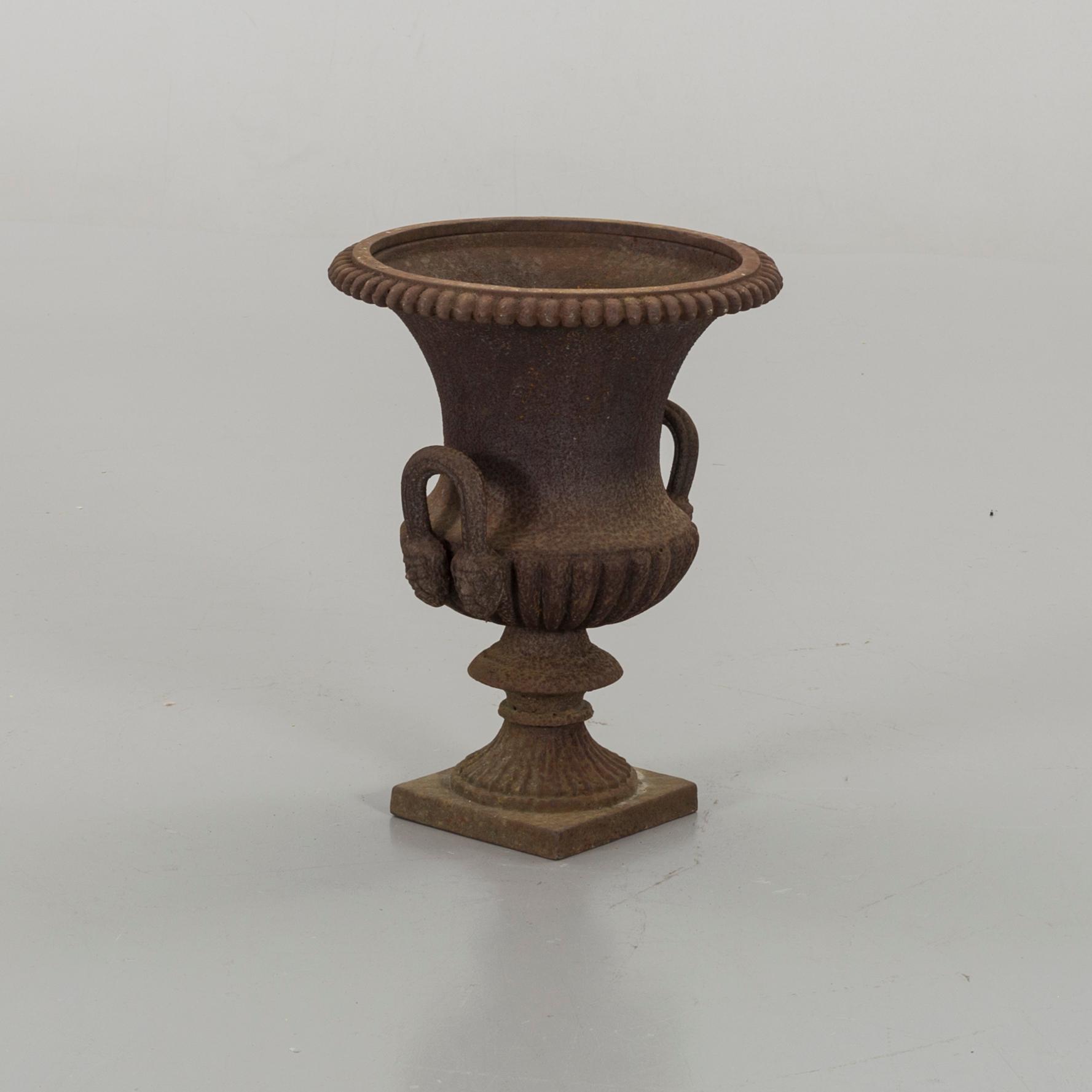 TRÄDGÅRDSURNA, gjutjärn, 1900-tal.