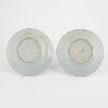 A pair of Chinese famille rose porcelain plates, Qing dynasty, Qianlong (1736-95).