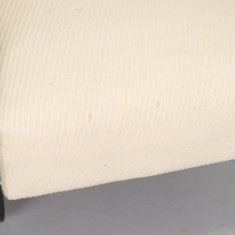 Alvar Aalto, a pair of 1970s armchairs 'Tank chair', model 400, for Artek.