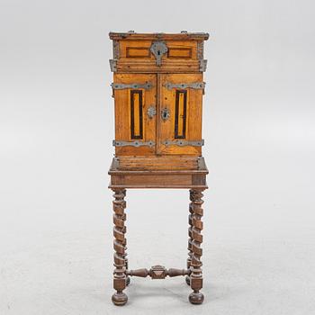 Kabinettskåp, barockstil, sent 1800-tal.