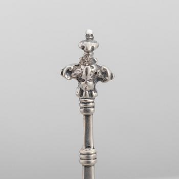 A Northern Europe early 18th Century parcel-gilt silver  spoon, unidentified marks.
