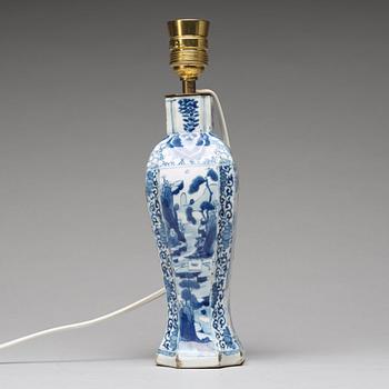 A blue and white vase, Qing dynasty, Kangxi (1662-1722).