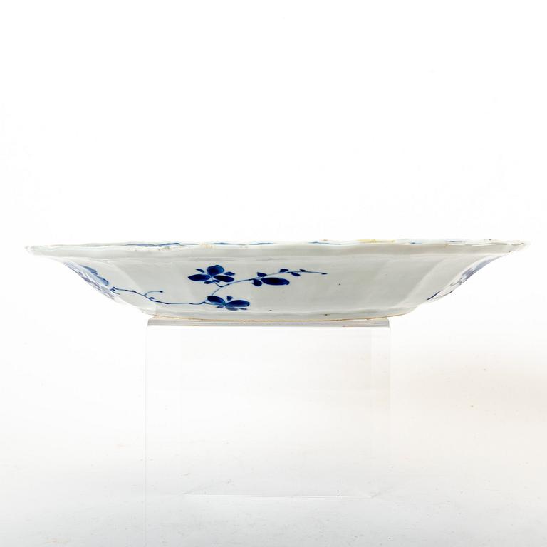 A Chinese bowl Qing dynasty Kangxi (1662-1722) porcelain.