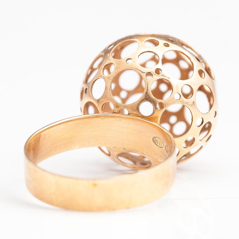 LIISA VITALI, SORMUS "Leppäkerttu", 14K kultaa, Westerback, Helsinki 1970.