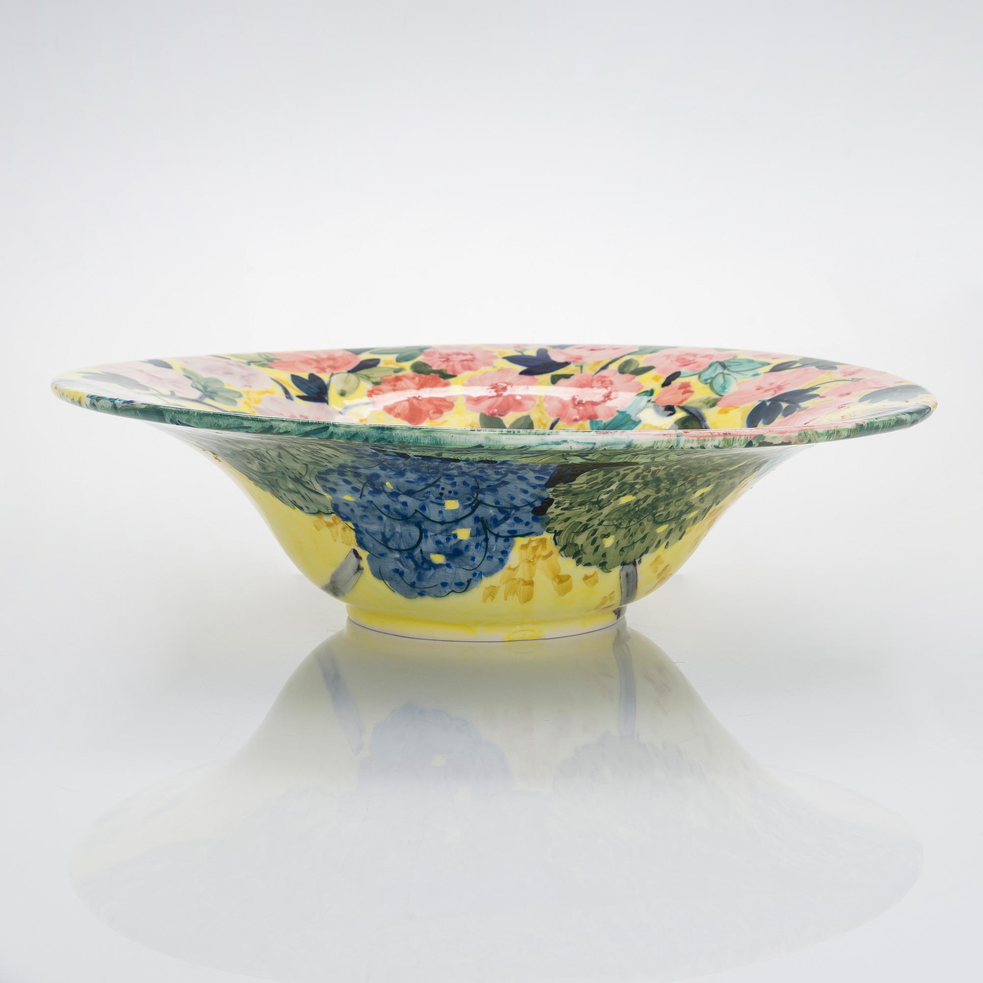Dorrit von Fieandt, a large decorative bowl signed DvF Arabia Finland.