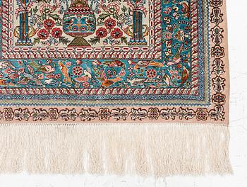 Rug, Hereke design, silk, approx. 122x77 cm.