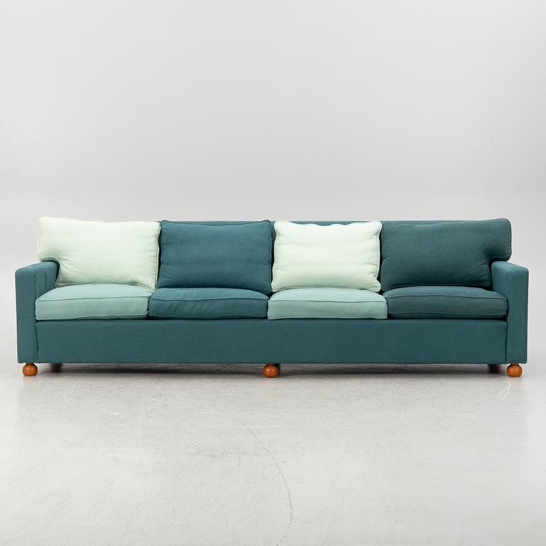 Josef Frank, a model 3031 sofa, Firma Svenskt Tenn, 2020.