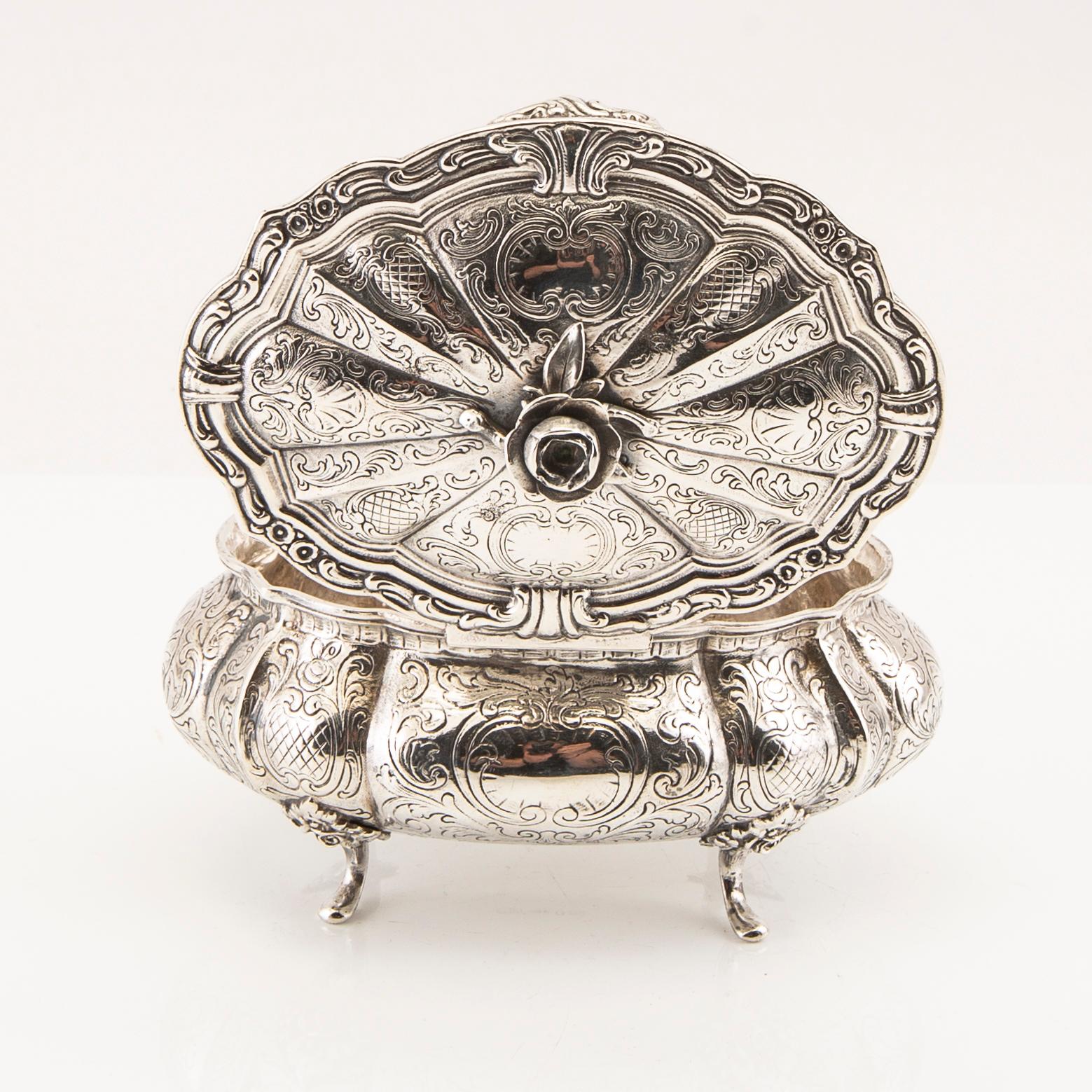 A Swedish silver suger box mark of JL HUltman Stockholm 1951, weight 443 gram.