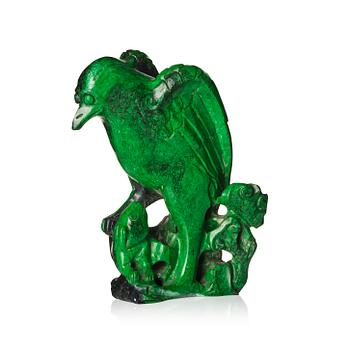 883. A malachite sculpture of a bird of pray, Qing dynasty.