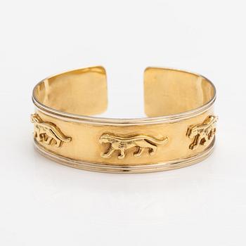 An 18K gold bracelet.