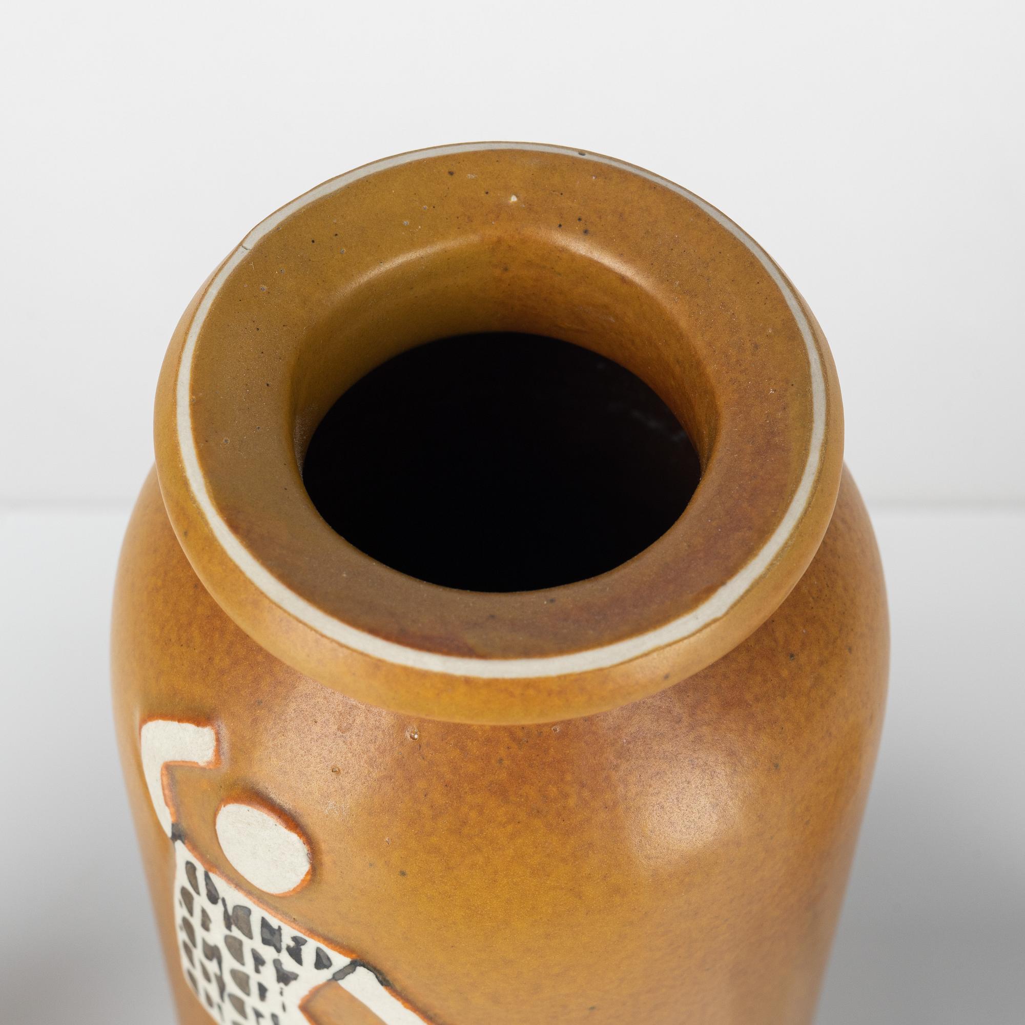 Lisa Larson, figuriner, 6 st samt vas, "Thalia", Gustavsberg.