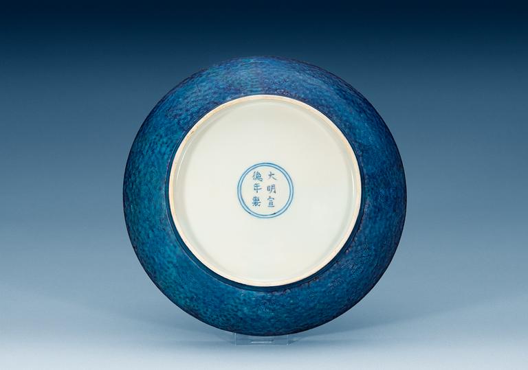 A 'peacock turquoise glazed' dragon dish, Ming dynasty, with Xuande´s six character mark and of the period (1425-1435).