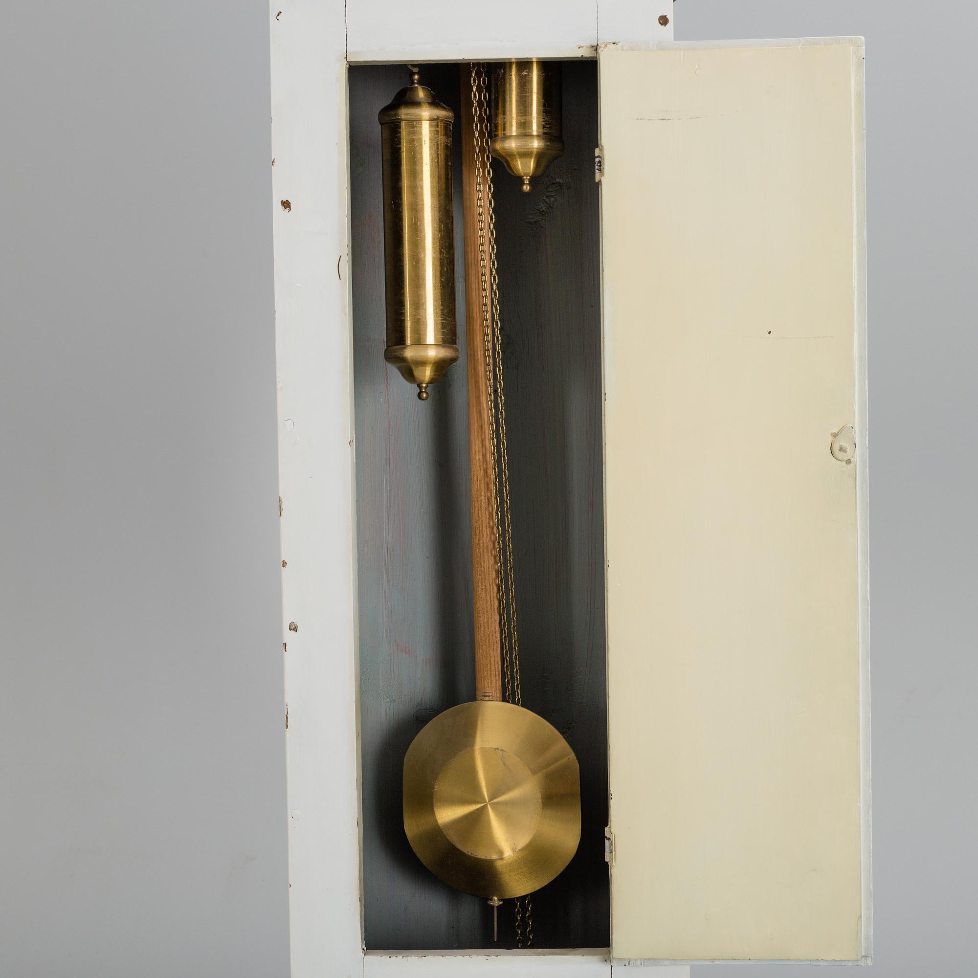 A LONGCASE CLOCK, late 18th / early 19th century.