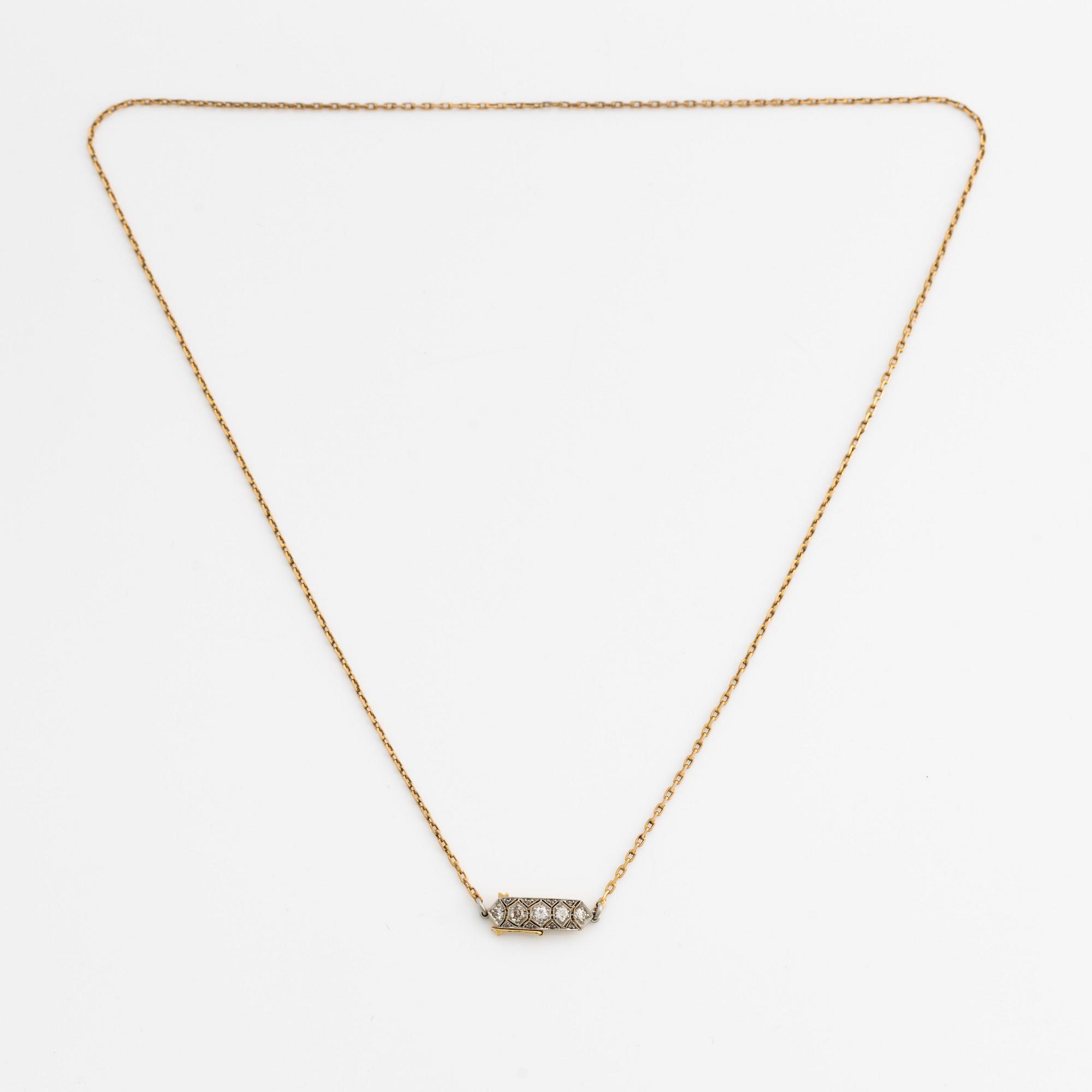 Hängsmycke, guld med gammalslipade och rosenslipade diamanter.