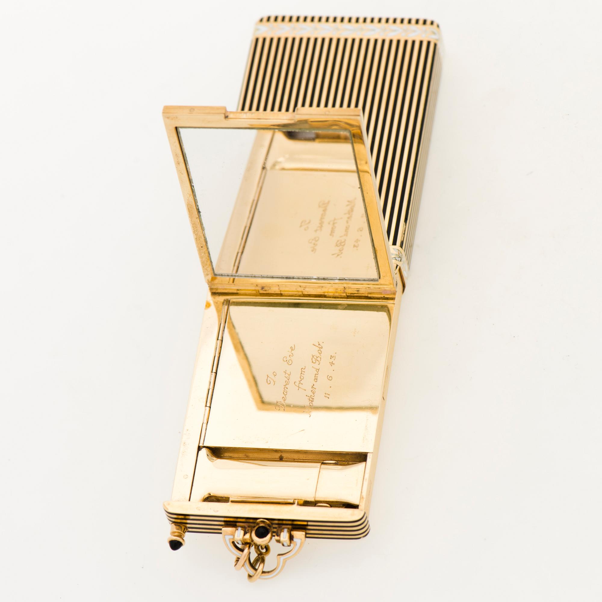 A Cartier Art Deco Vanity Case/Minaudière in 18K gold, black enamel and onyx.