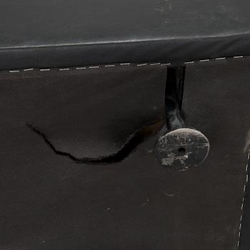 Jouko Järvisalo, fåtöljer, ett par, "Milo", Mobel Oy, Finland, 2000-tal.