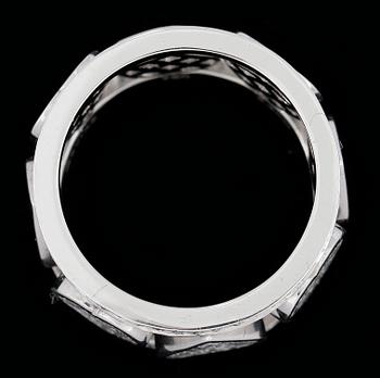 RING, 18k vitguld med olikslipade diamanter tot ca3,33ct. Vikt ca11g.