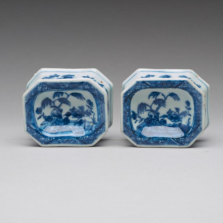 SALTKAR, ett par, kompaniporslin. Qingdynastin, Qianlong (1736-95).