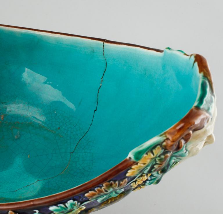 A majolica vase and bowl from Rörstrand, around the year 1900.