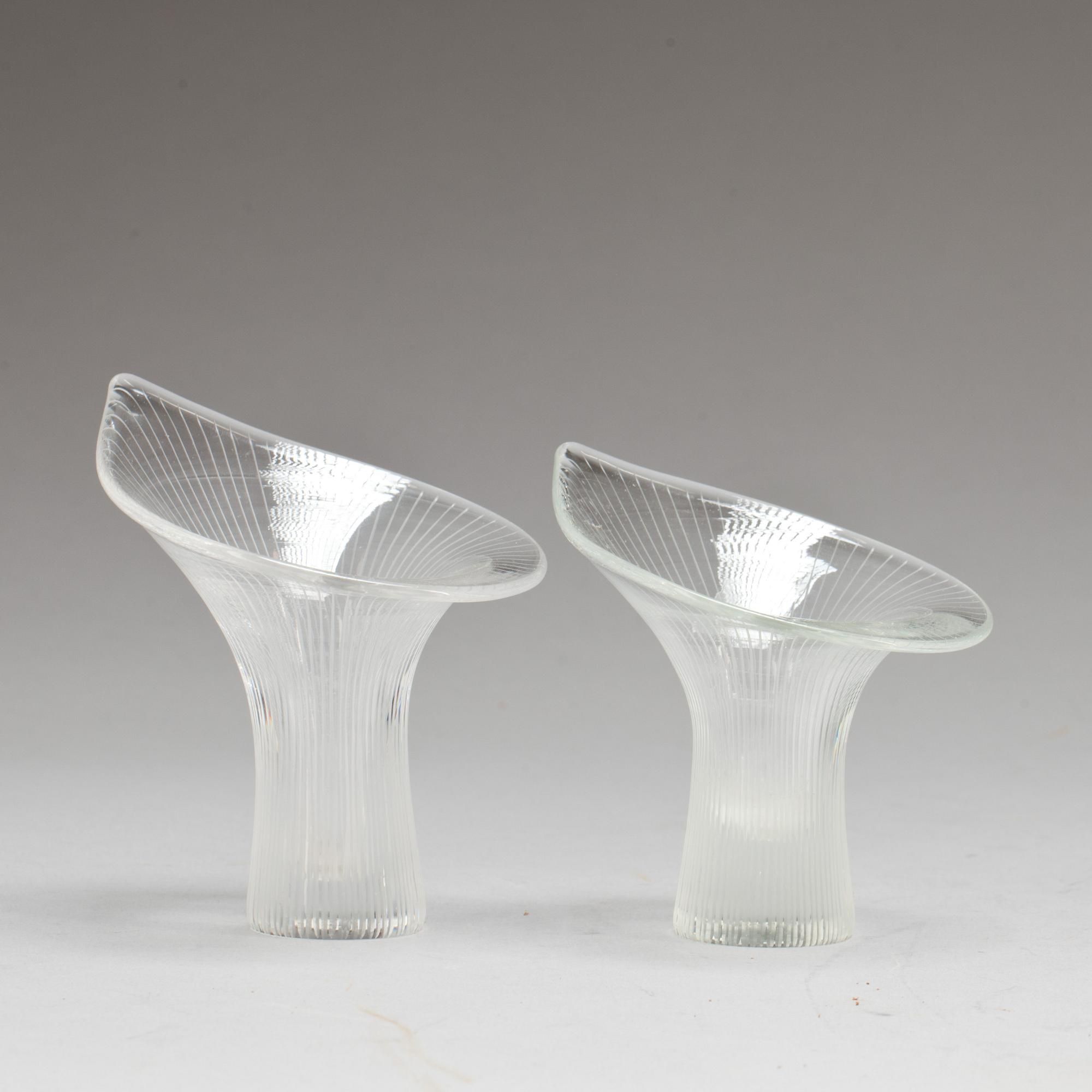 VASER, 2 st, glas, "Kantarelli", Tapio Wirkkala, Iittala, signerade.