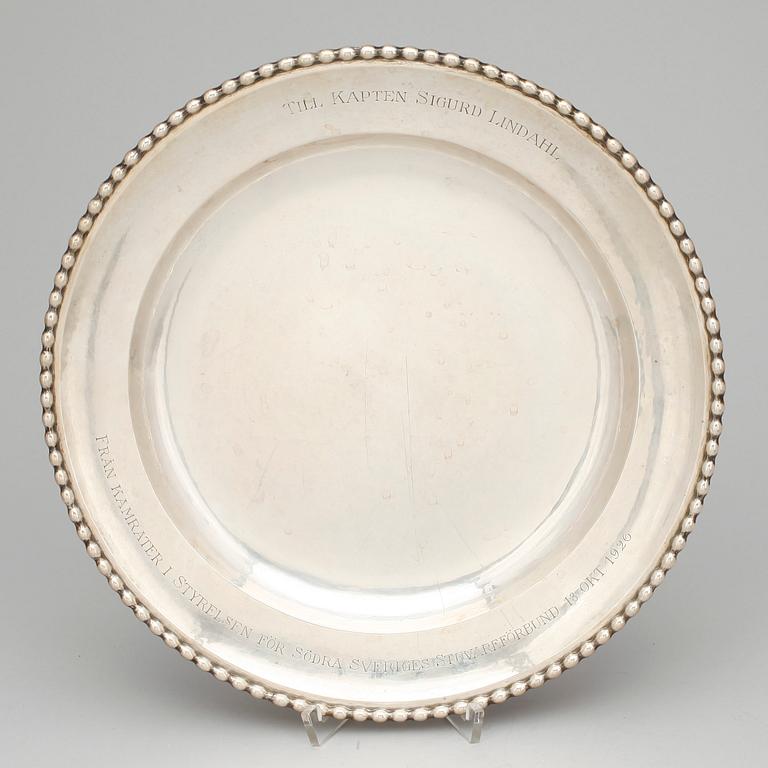 FAT samt SKÅL, silver, bland annat CG Hallberg, Stockholm, 1927. Totalvikt ca 360 gram.