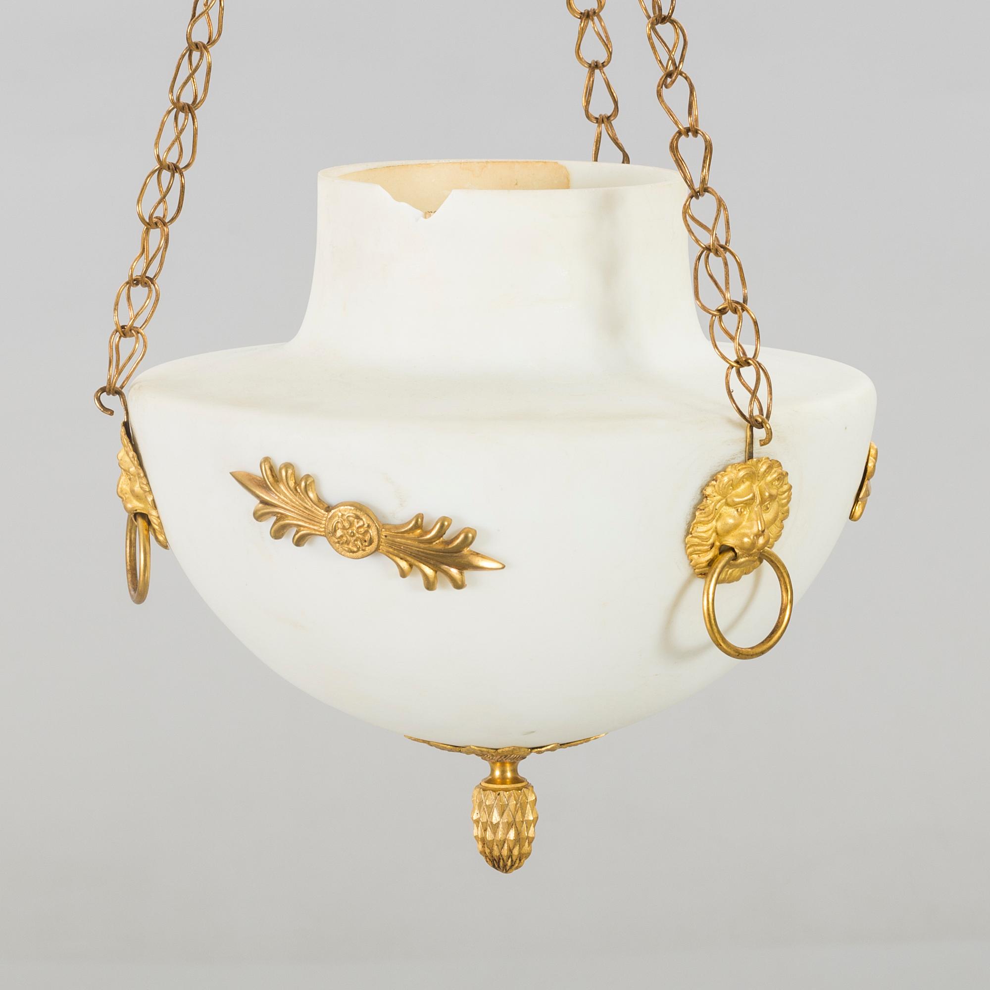 AN EARLY 19TH CENTURY GLASS LAMP SHADE.