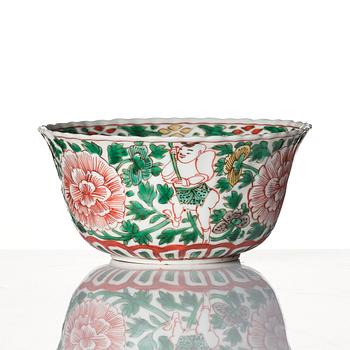 A famille verte cup, Qing dynasty, Kangxi (1662-1722).
