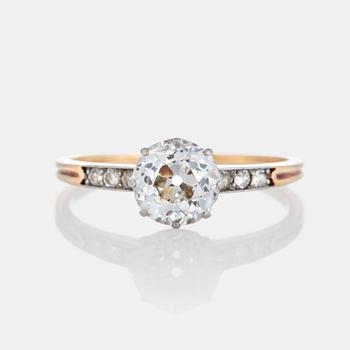 1106. A ring set with an old-cut diamond ca 1 ct, quality ca K/L si-i, and round brilliant-cut diamonds.