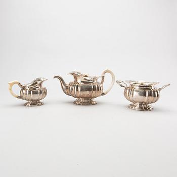A Russian 3 pcs sivler teaservice assayermakr of N L Dubrovin Moscow 1840, totla weight ca 1450 gr.