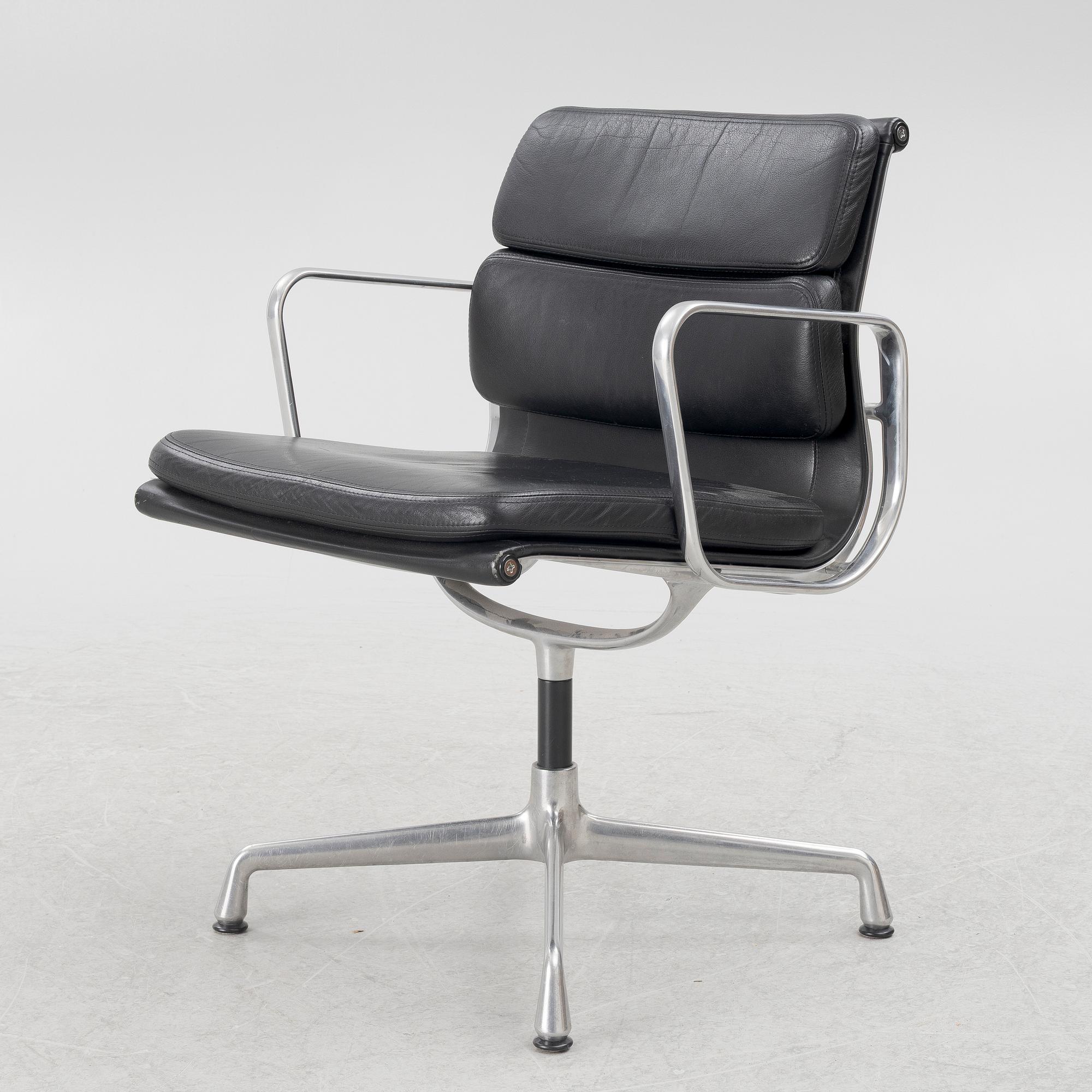 Charles & Ray Eames, "Soft Pad Chair EA 208", Vitra.