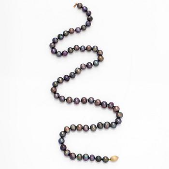 Helmet, viljellyt helmet, lukko 14K kultaa.