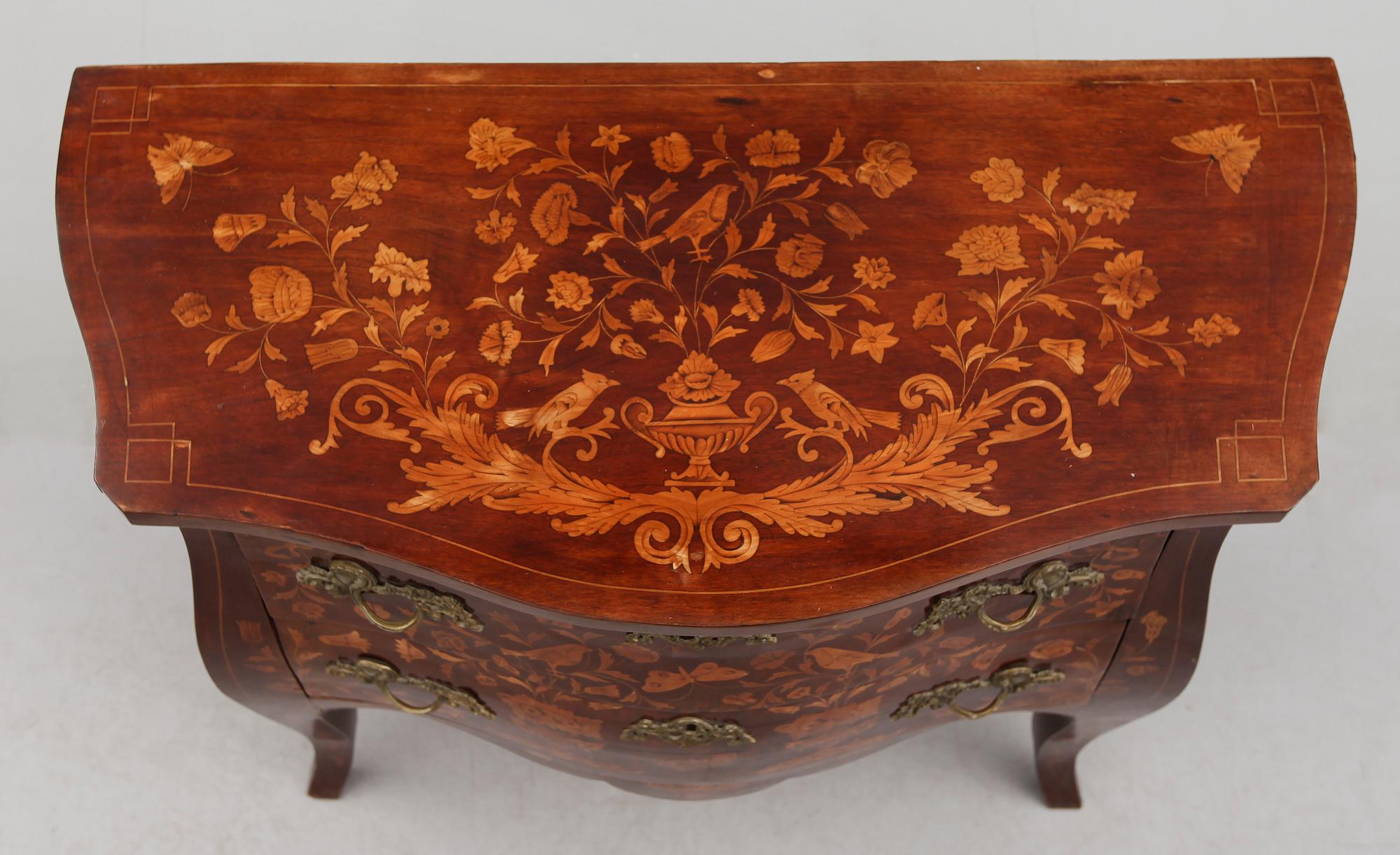 BYRÅ, rokokostil, 1900-talets första hälft.