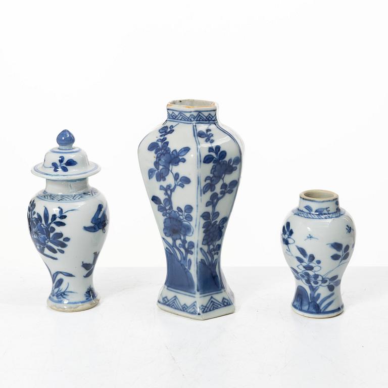 A group of three blue and white minitature vases, Qing dynasty, Kangxi (1662-1722).