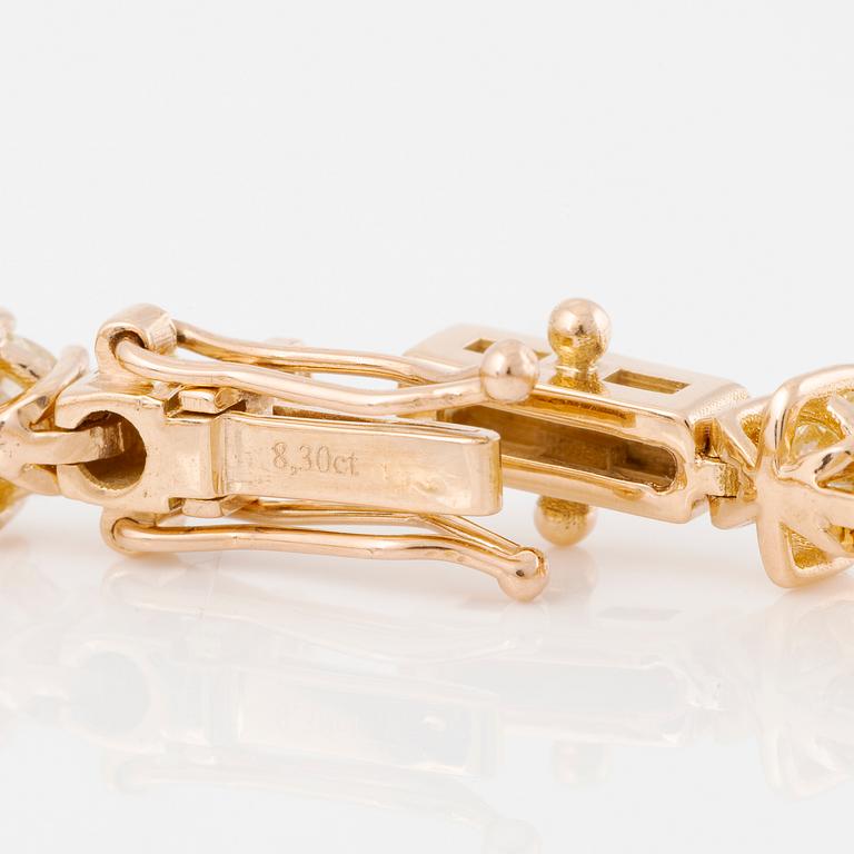 Tennis bracelet in 18K gold with brilliant-cut diamonds.