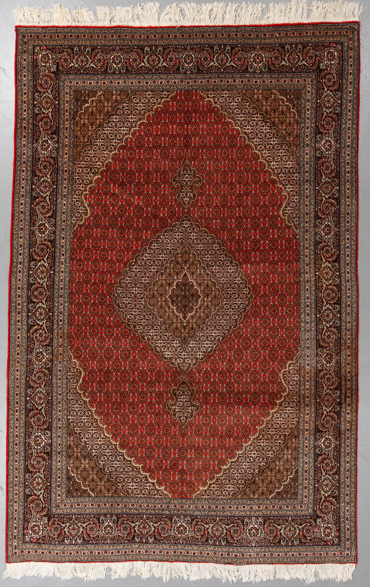 A carpet, Tabriz, part silk, 40-50 Radj, ca 300 x 195 cm.