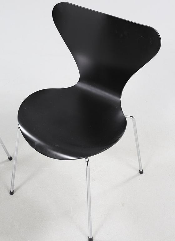 STOLAR, 6 st, "Sjuan", Arne Jacobsen, Fritz Hansen, 2002.