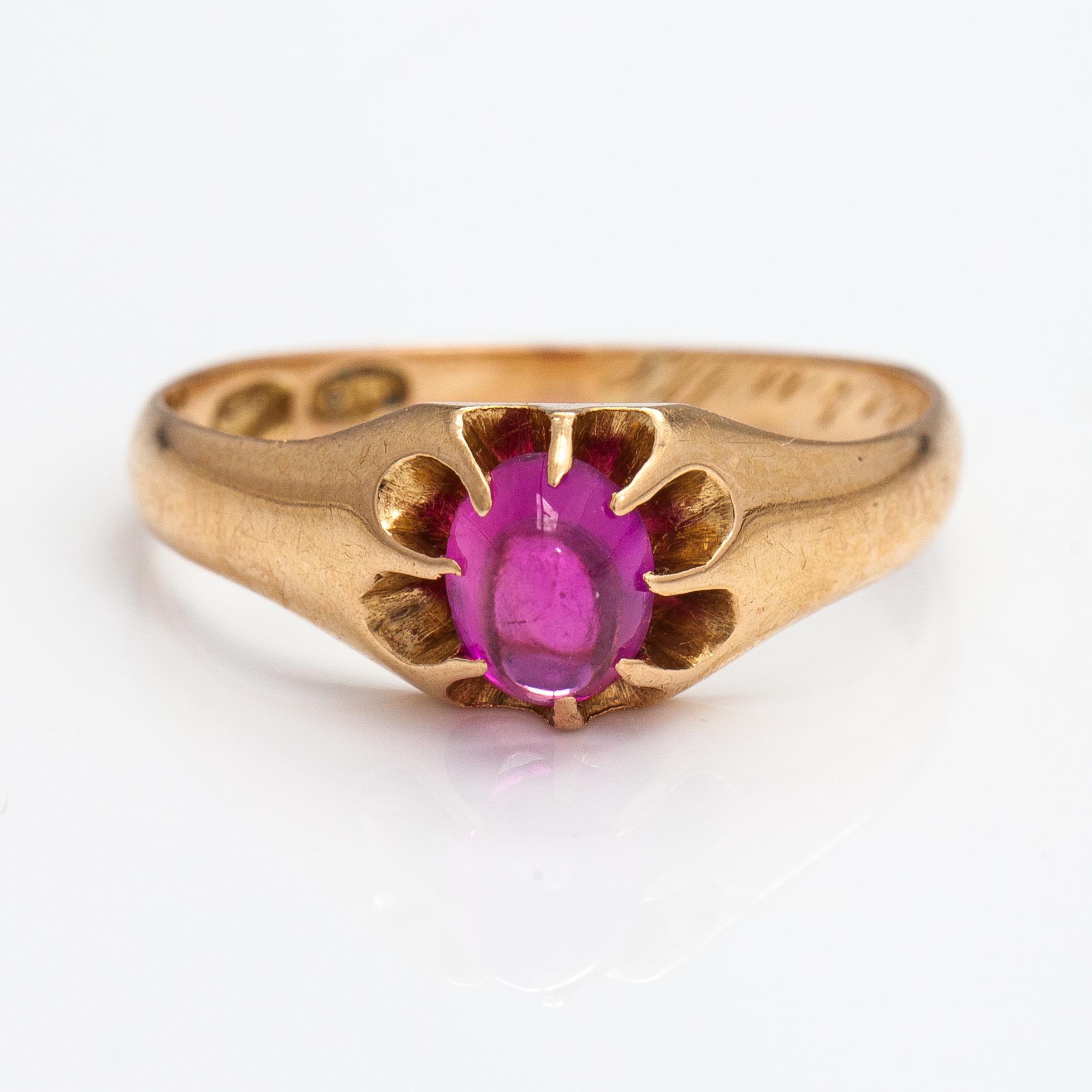 An 18K gold ring with a synthetic ruby. Karl Alfred Lind, Helsinki 1919.