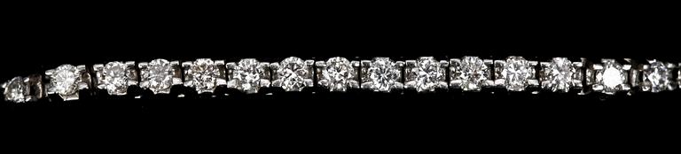 ARMBAND, platina och diamanter, tot ca 3.00 ct.