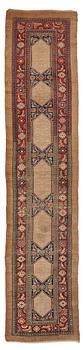 260. GALLERIMATTA, antik/semiantik Hamadan, en av ett par, ca 534 x 114 cm (samt kortsidorna med 2,5 och 1,5 cm slätväv).