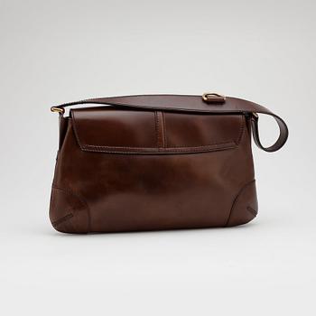 GUCCi, a brown leather shoulder bag.