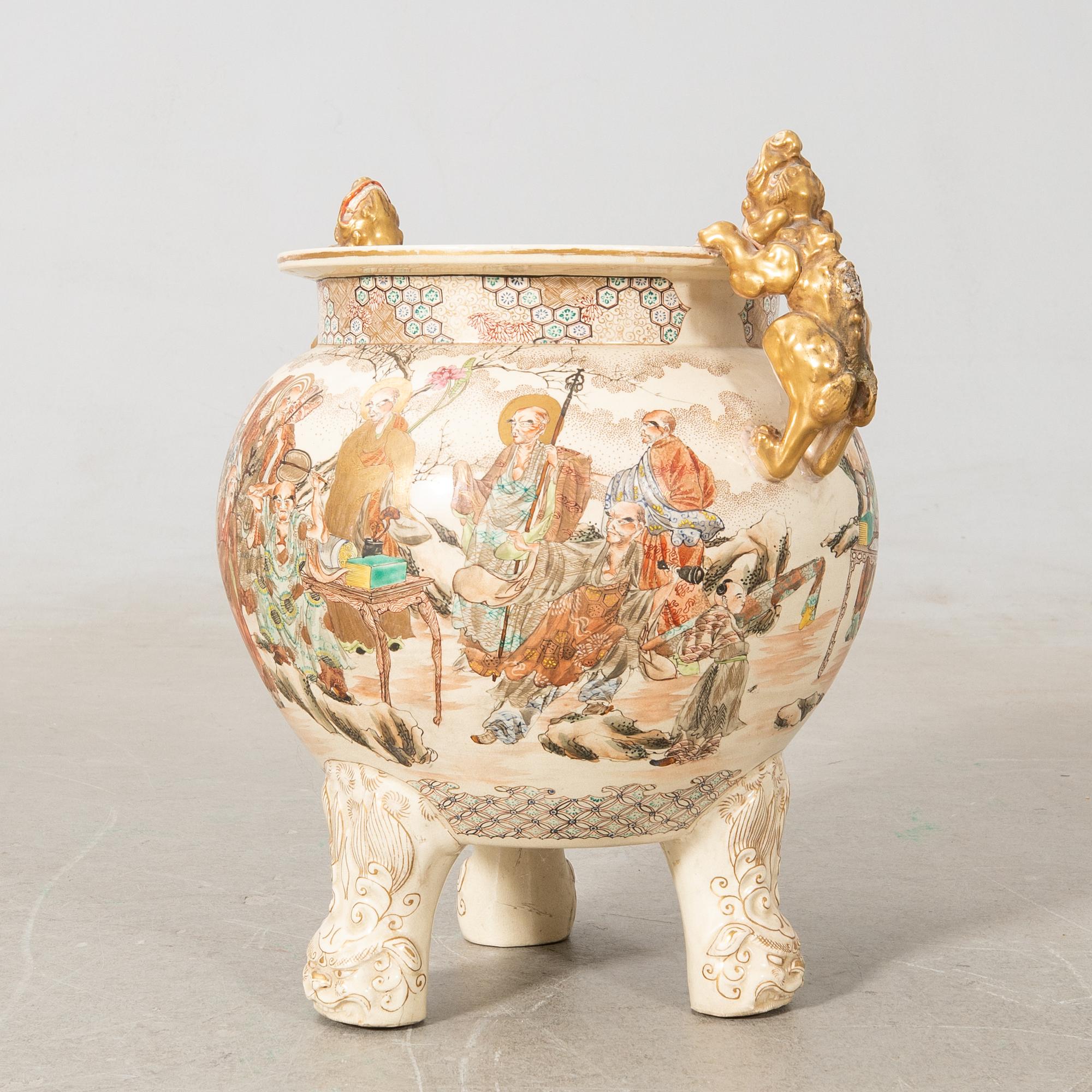 Vase Satsuma Japan circa 1900 porcelain.