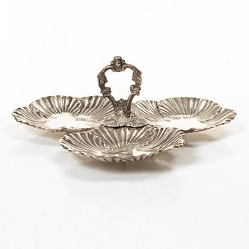Tredelat serveringsfat, silver, 1900-tal.