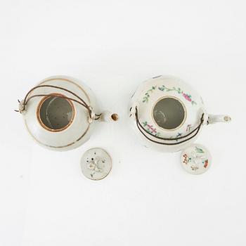 A set of four Chinese tea pots, 20th century.