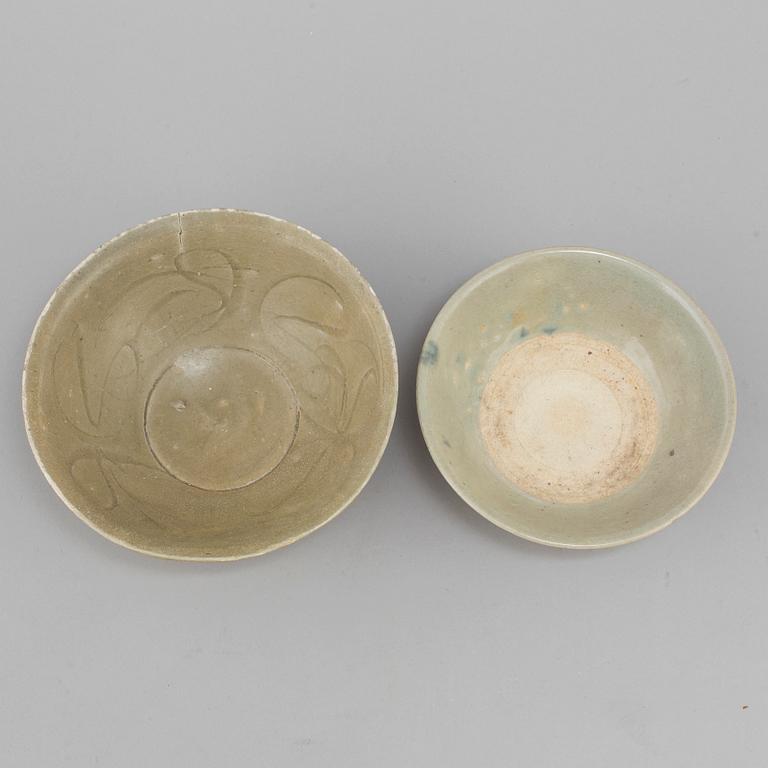 Two Chinese porcelain bowls, probably Ming.