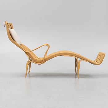 Bruno Mathsson, vilfåtölj, "Pernilla 3", Firma Karl Mathsson, Värnamo, daterad 1964.